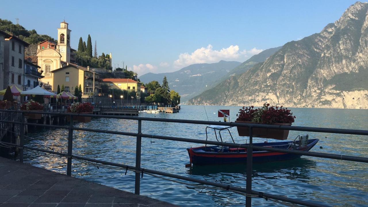 Villa Mirella: Casa vista lago con piscina Riva di Solto Esterno foto