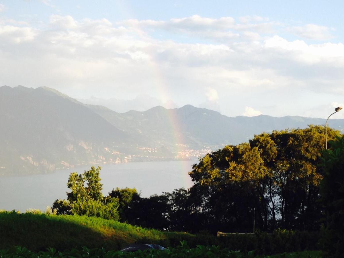 Villa Mirella: Casa vista lago con piscina Riva di Solto Esterno foto