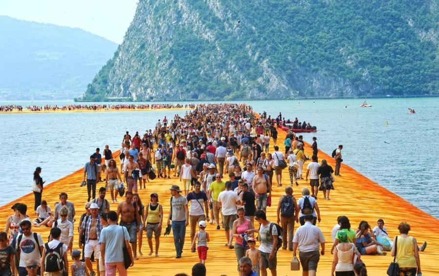 Villa Mirella: Casa vista lago con piscina Riva di Solto Esterno foto